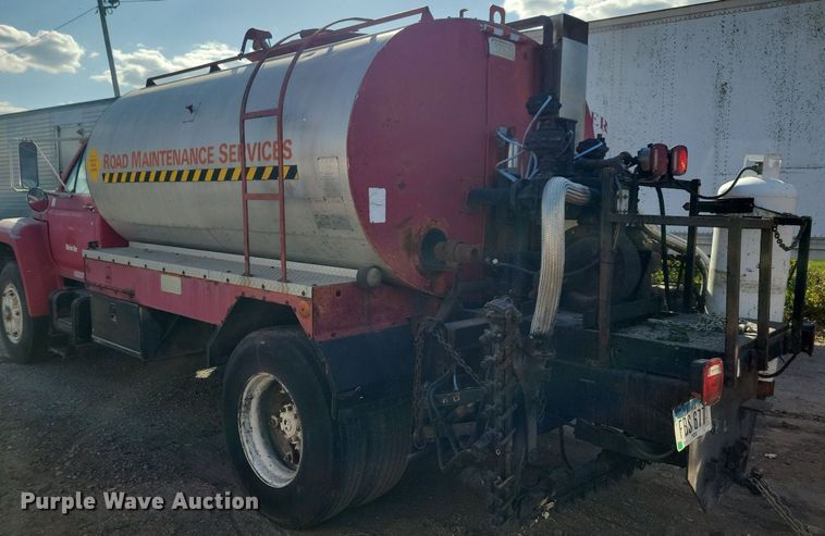 image for item KO9003 1991 Ford F800  oil distributor truck