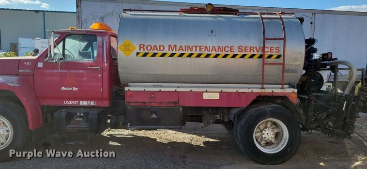 image for item KO9003 1991 Ford F800  oil distributor truck