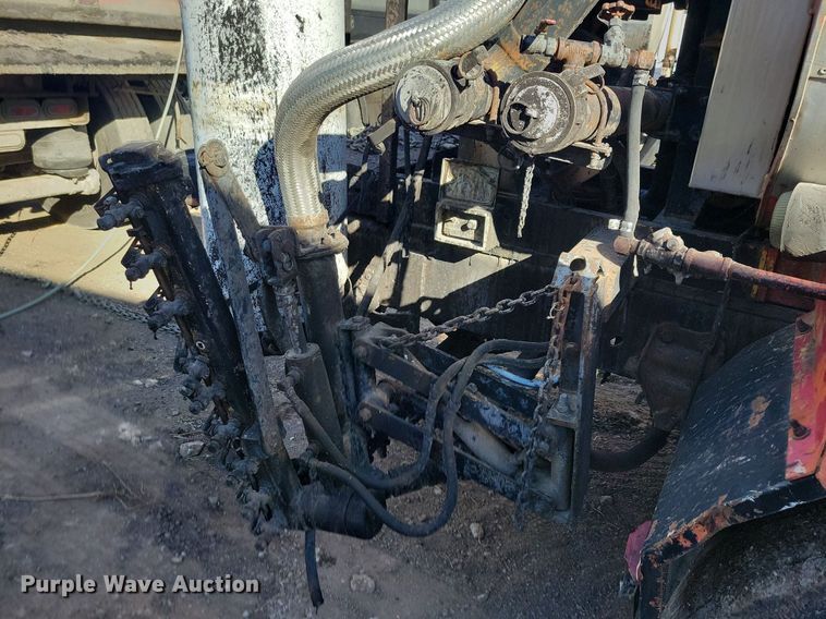 image for item KO9003 1991 Ford F800  oil distributor truck