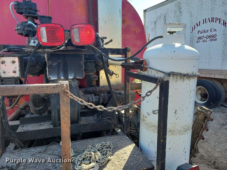 image for item KO9003 1991 Ford F800  oil distributor truck