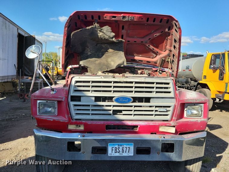 image for item KO9003 1991 Ford F800  oil distributor truck