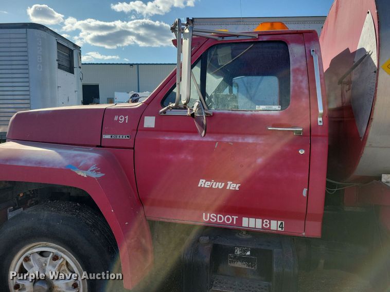 image for item KO9003 1991 Ford F800  oil distributor truck