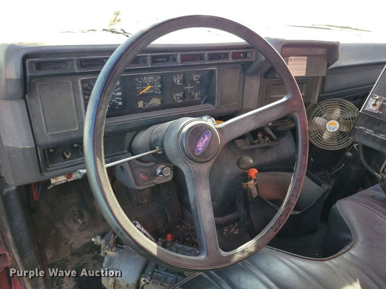 image for item KO9003 1991 Ford F800  oil distributor truck