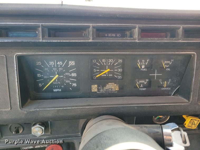 image for item KO9003 1991 Ford F800  oil distributor truck