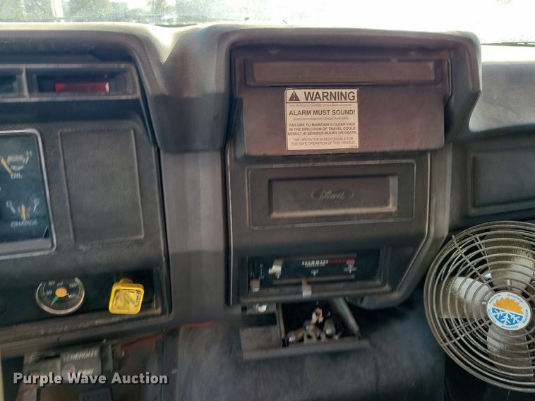 image for item KO9003 1991 Ford F800  oil distributor truck