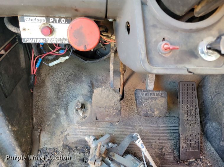 image for item KO9003 1991 Ford F800  oil distributor truck