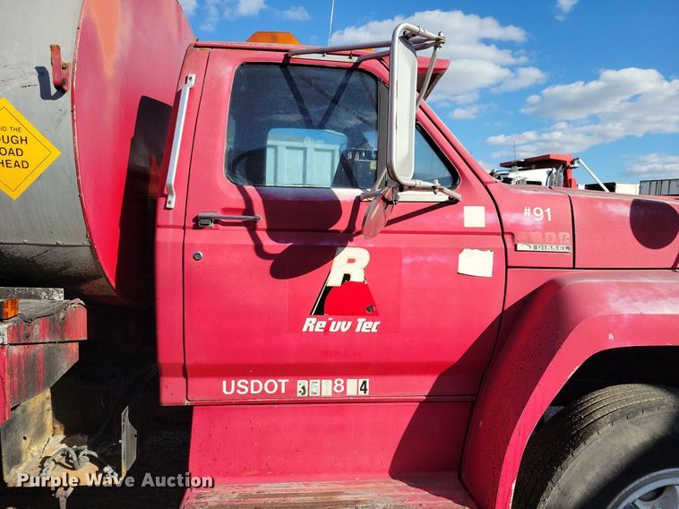 image for item KO9003 1991 Ford F800  oil distributor truck