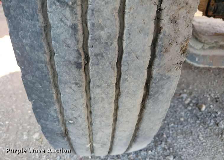 image for item KO9003 1991 Ford F800  oil distributor truck