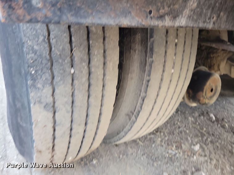 image for item KO9003 1991 Ford F800  oil distributor truck