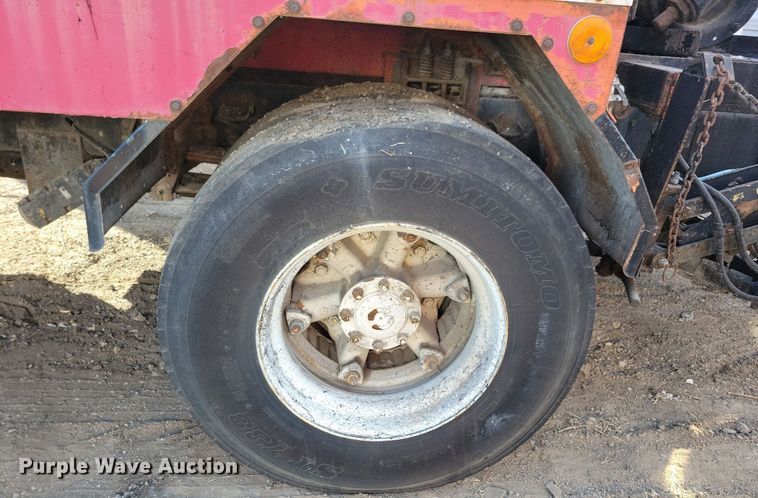 image for item KO9003 1991 Ford F800  oil distributor truck