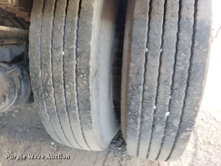 image for item KO9003 1991 Ford F800  oil distributor truck