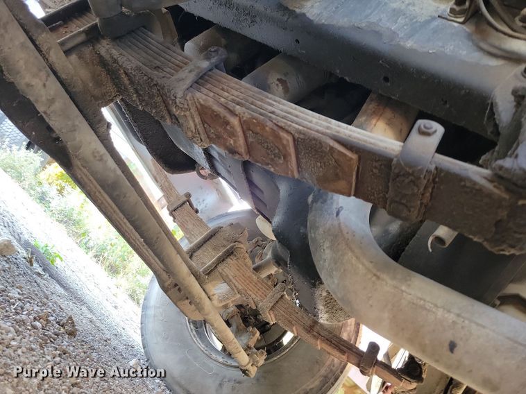 image for item KO9003 1991 Ford F800  oil distributor truck