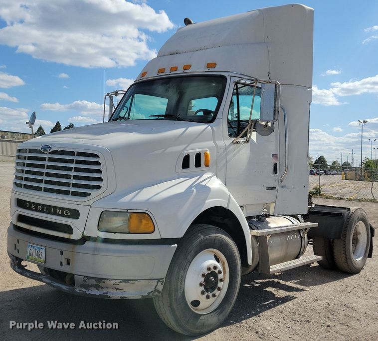 image for item KO9004 2007 Sterling A9500  semi truck