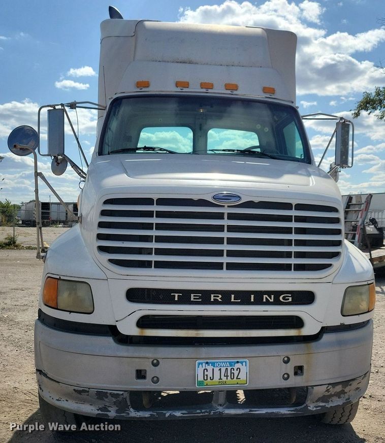 image for item KO9004 2007 Sterling A9500  semi truck