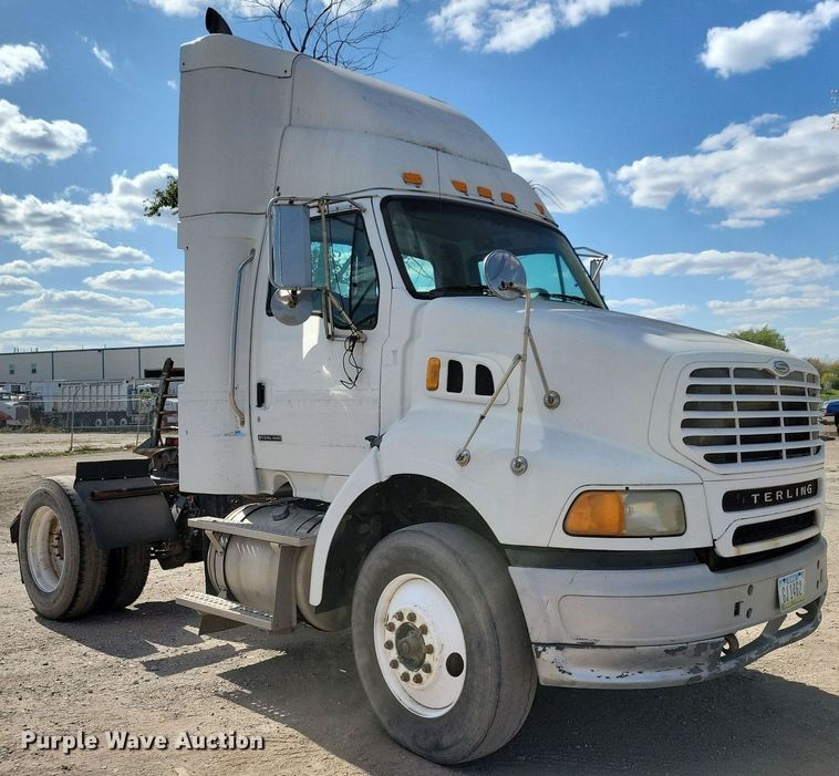 image for item KO9004 2007 Sterling A9500  semi truck