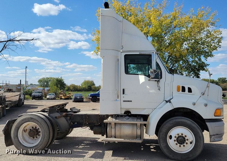 image for item KO9004 2007 Sterling A9500  semi truck