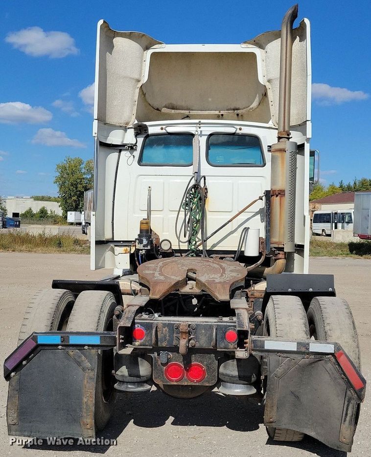 image for item KO9004 2007 Sterling A9500  semi truck