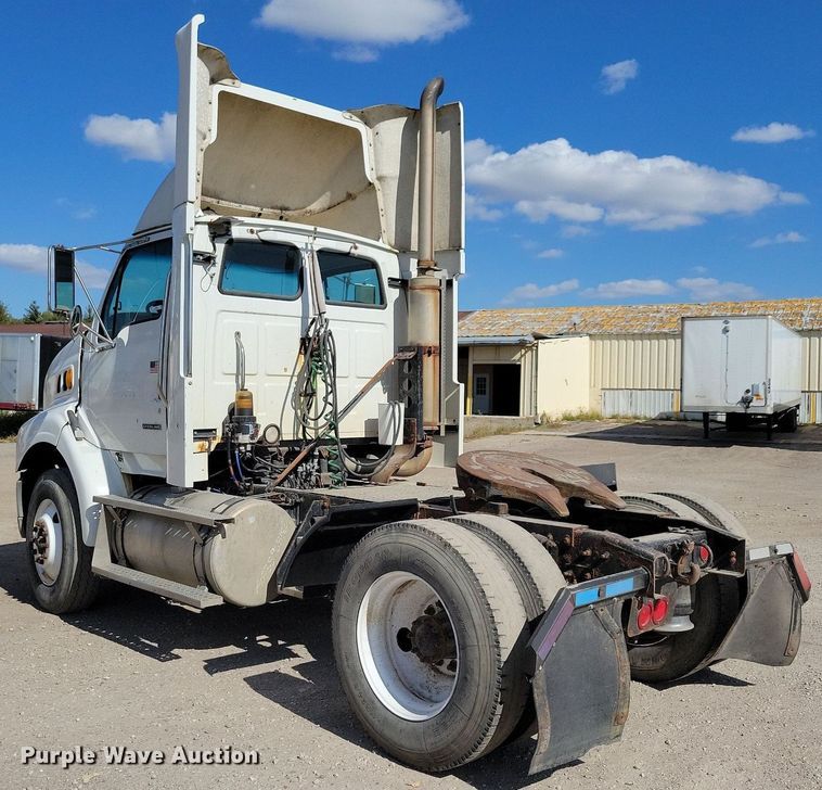 image for item KO9004 2007 Sterling A9500  semi truck