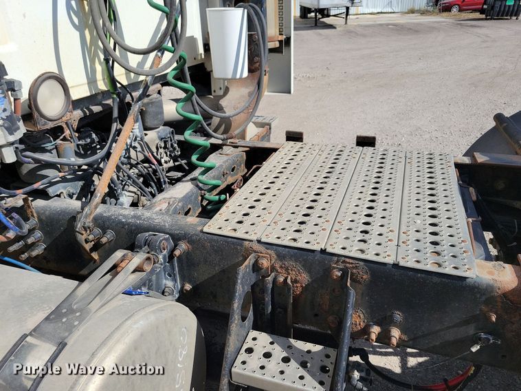 image for item KO9004 2007 Sterling A9500  semi truck