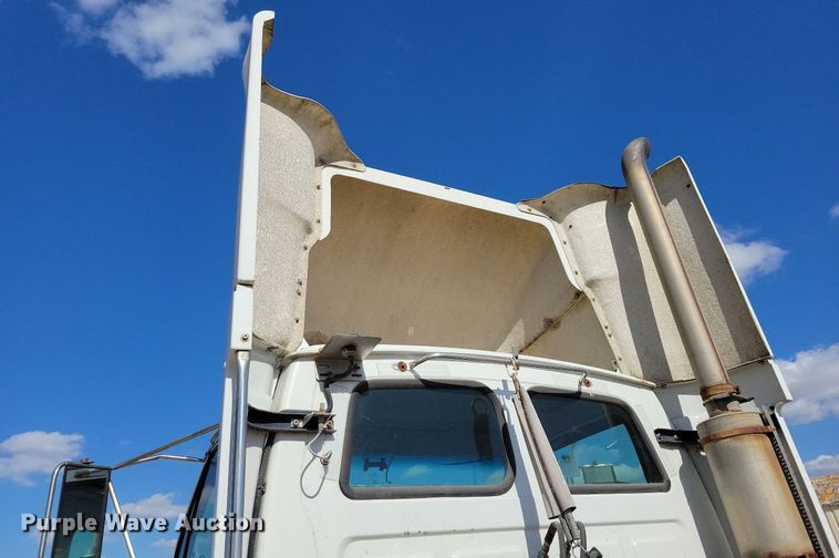 image for item KO9004 2007 Sterling A9500  semi truck