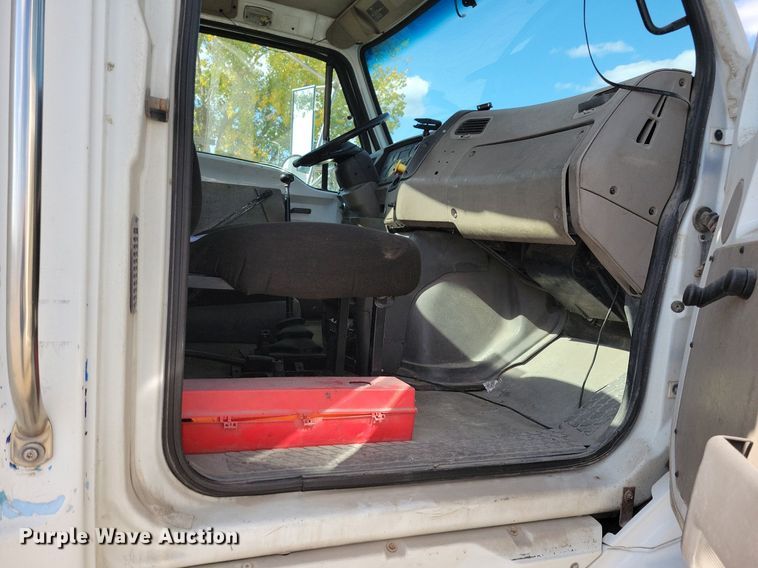 image for item KO9004 2007 Sterling A9500  semi truck