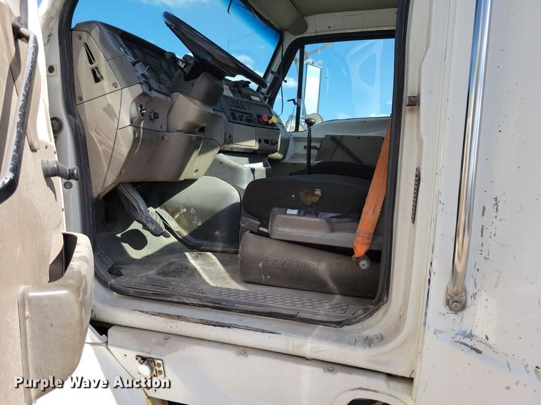 image for item KO9004 2007 Sterling A9500  semi truck