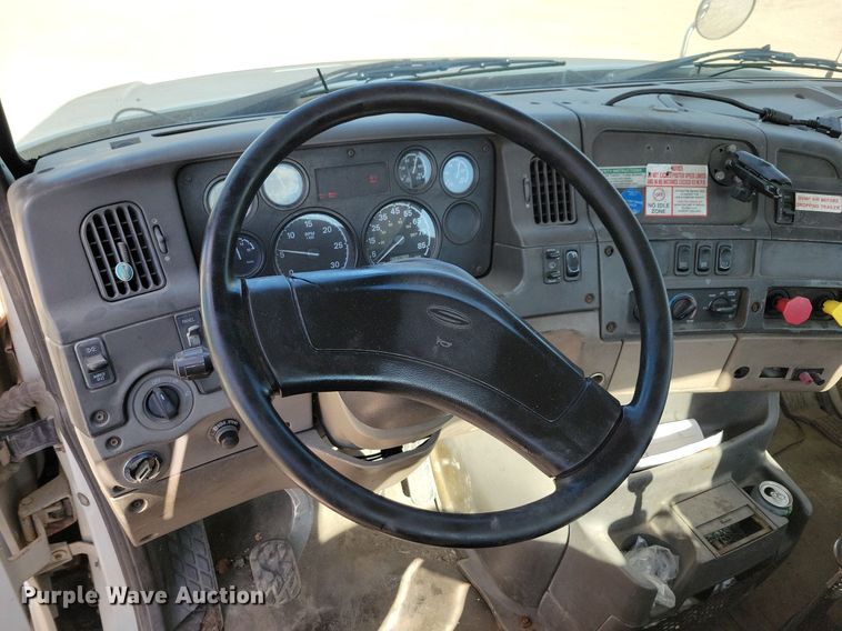 image for item KO9004 2007 Sterling A9500  semi truck