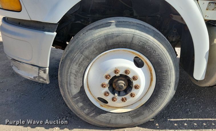 image for item KO9004 2007 Sterling A9500  semi truck