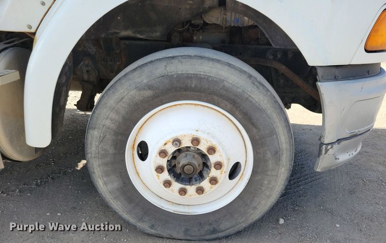image for item KO9004 2007 Sterling A9500  semi truck