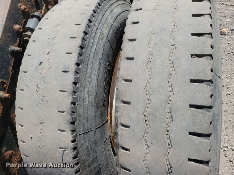 image for item KO9004 2007 Sterling A9500  semi truck