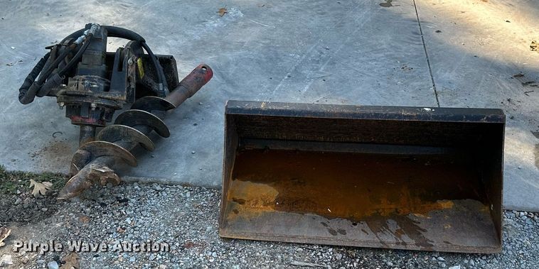 image for item KT9295 2016 Toro TX427 compact utility loader