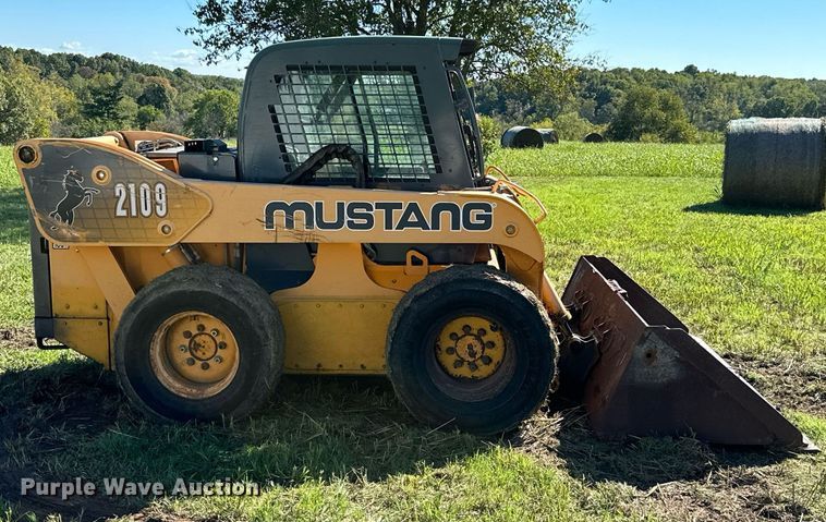 image for item KT9299 2008 Mustang 2109  skid steer loader