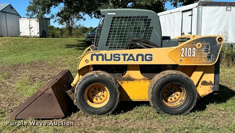 image for item KT9299 2008 Mustang 2109  skid steer loader