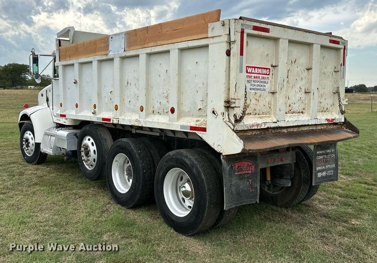 image for item KT9304 2001 Peterbilt 330  dump truck