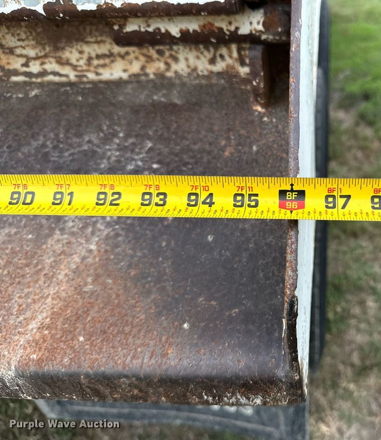 image for item KT9304 2001 Peterbilt 330  dump truck