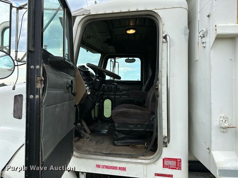 image for item KT9304 2001 Peterbilt 330  dump truck