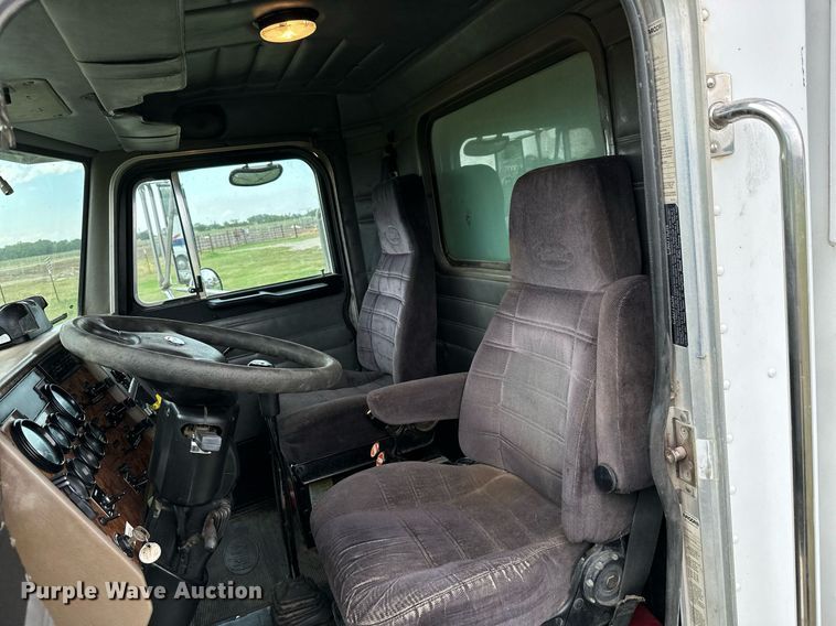 image for item KT9304 2001 Peterbilt 330  dump truck