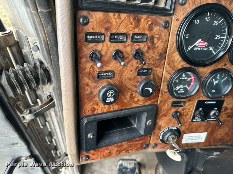 image for item KT9304 2001 Peterbilt 330  dump truck