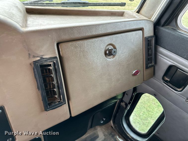 image for item KT9304 2001 Peterbilt 330  dump truck