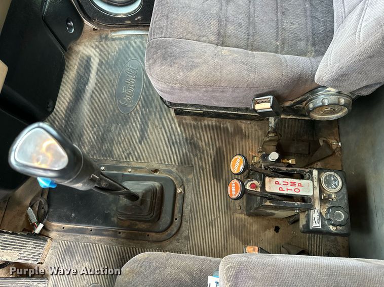 image for item KT9304 2001 Peterbilt 330  dump truck