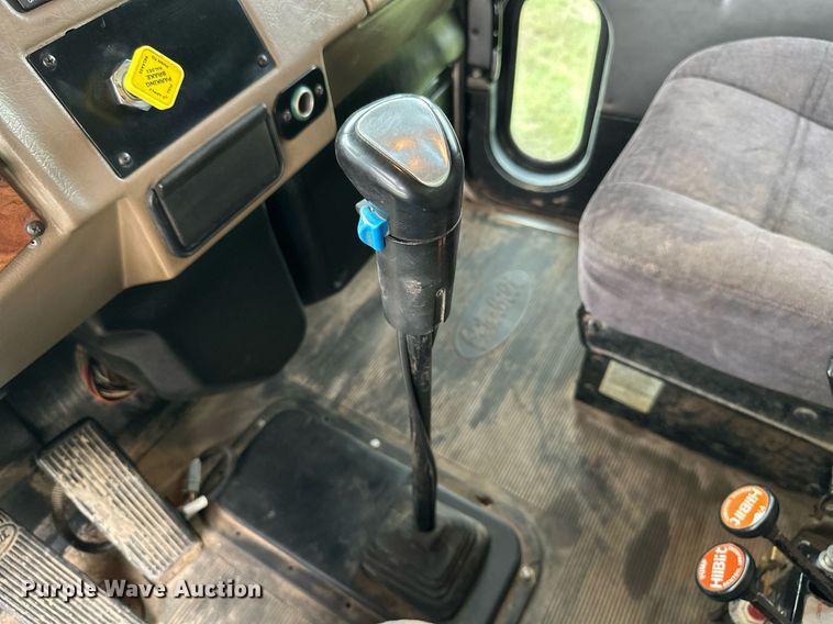 image for item KT9304 2001 Peterbilt 330  dump truck