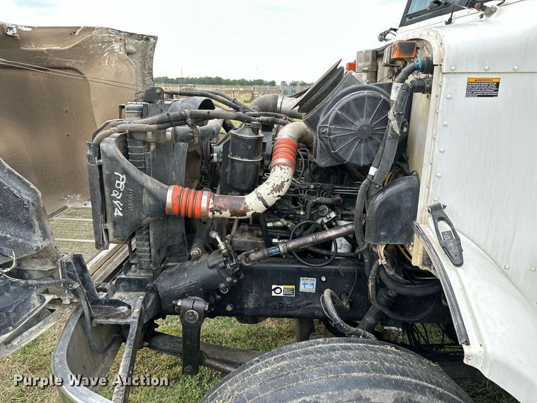 image for item KT9304 2001 Peterbilt 330  dump truck