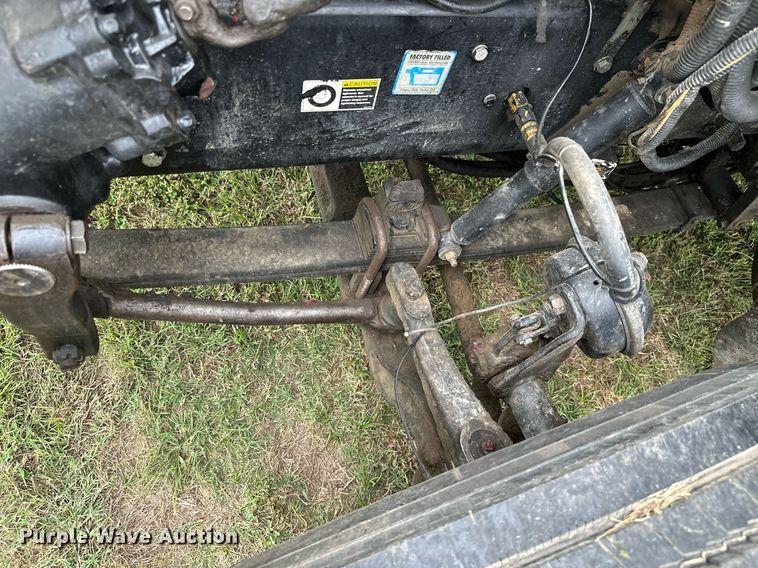 image for item KT9304 2001 Peterbilt 330  dump truck