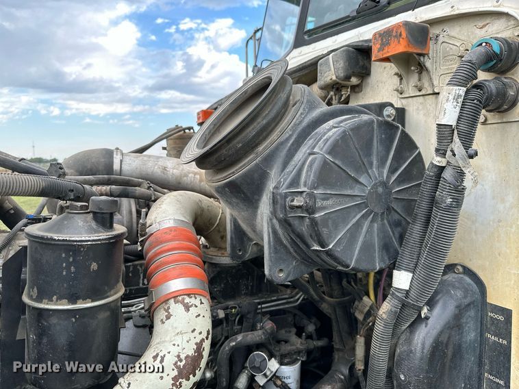 image for item KT9304 2001 Peterbilt 330  dump truck