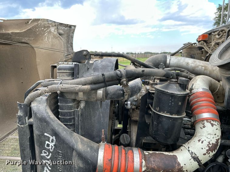 image for item KT9304 2001 Peterbilt 330  dump truck