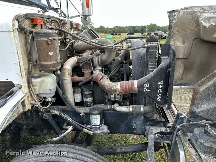 image for item KT9304 2001 Peterbilt 330  dump truck