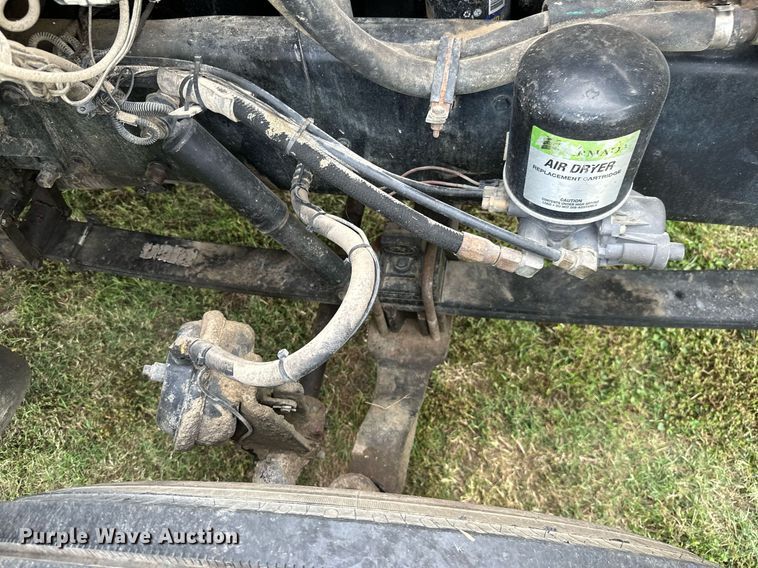 image for item KT9304 2001 Peterbilt 330  dump truck