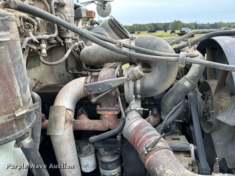 image for item KT9304 2001 Peterbilt 330  dump truck