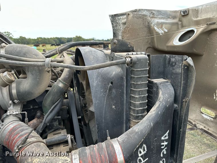 image for item KT9304 2001 Peterbilt 330  dump truck