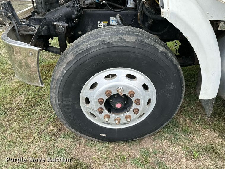 image for item KT9304 2001 Peterbilt 330  dump truck